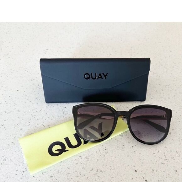 Quay Australia Date Night Round Sunglasses Black main image 6